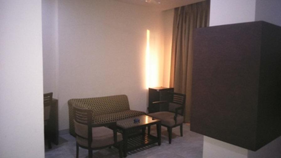 Veena Regency Hotel Chās Екстериор снимка