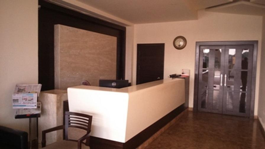 Veena Regency Hotel Chās Екстериор снимка