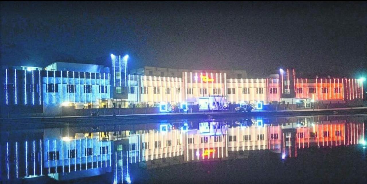 Veena Regency Hotel Chās Екстериор снимка
