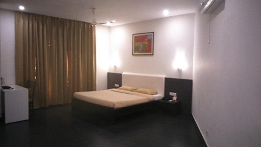 Veena Regency Hotel Chās Екстериор снимка